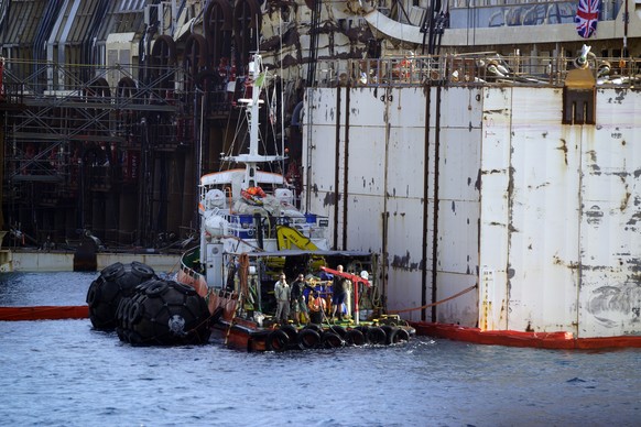 Das Schiff soll später verschrottet werden.