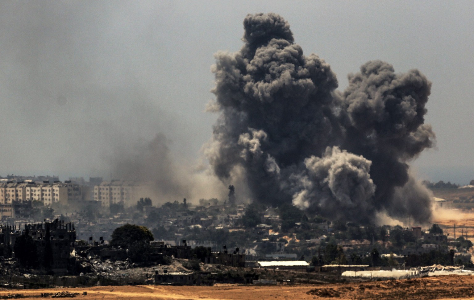 Israel setzt die Angriffe gegen den Gazastreifen trotz der von den Hamas ausgerufenen Feuerpause fort.