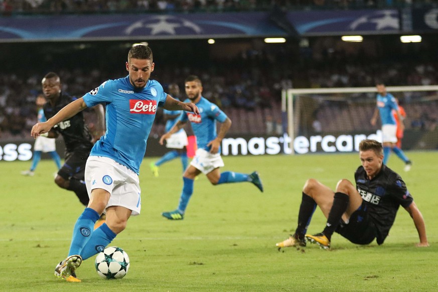 epa06147689 Belgian forward of SSC Napoli Dries Mertens in action during the UEFA Champions League playoff first leg match between SSC Napoli and OGC Nice at San Paolo stadium in Naples, Italy, 16 Aug ...