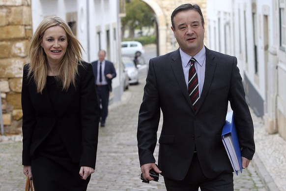 epa04524370 Outgoing Scotland Yard inspector responsible for investigating the case of missing girl Madeleine McCann, or &#039;Maddie&#039;, Andy Redwood (R), walks with his successor Nicola Wall (L)  ...