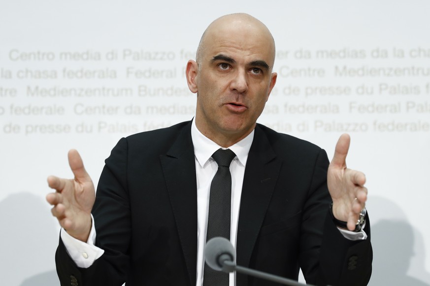 Bundesrat Alain Berset spricht waehrend einer Medienkonferenz, am Mittwoch, 22. Maerz 2017 in Bern. (KEYSTONE/Peter Klaunzer)