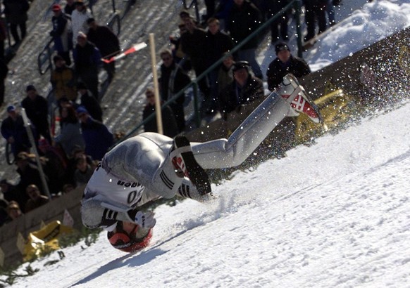 Simon Ammanns schlimmer Sturz am 11. Januar 2002 in Willingen.