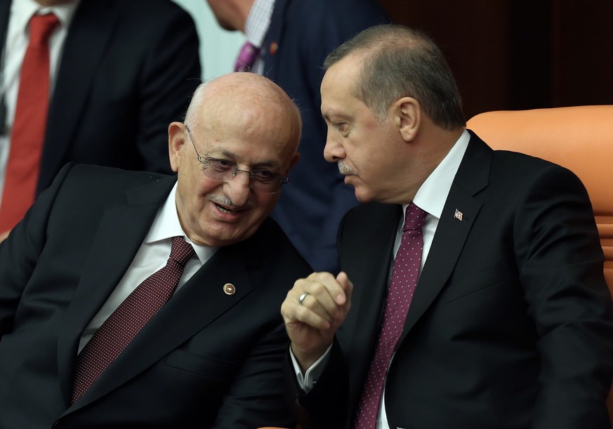 Religiöse Verfassung gefordert: Parlamentspräsident Kahraman (l.) mit dem türkischen Präsidenten Erdogan.&nbsp;