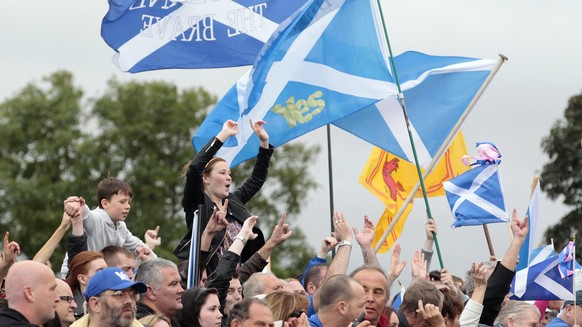 epa05389190 (FILE) A file picture dated 21 September 2014 shows Supporters of independence for Scotland at a &#039;Rally for Scottish Independence&#039; in Edinburgh, Scotland. According to media repo ...