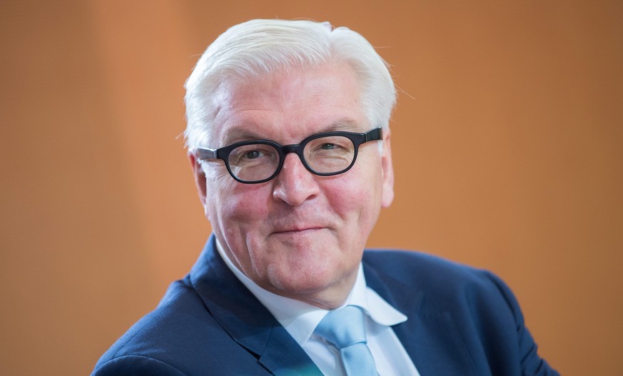 ZUR BUNDESPRAESIDENTENWAHL AM SONNTAG, 12. FEBRUAR 2017, STELLEN WIR IHNEN FOLGENDES BILDMATERIAL VON FRANK-WALTER STEINMEIER ZUR VERFUEGUNG - German Foreign Minister Frank-Walter Steinmeier arrives f ...