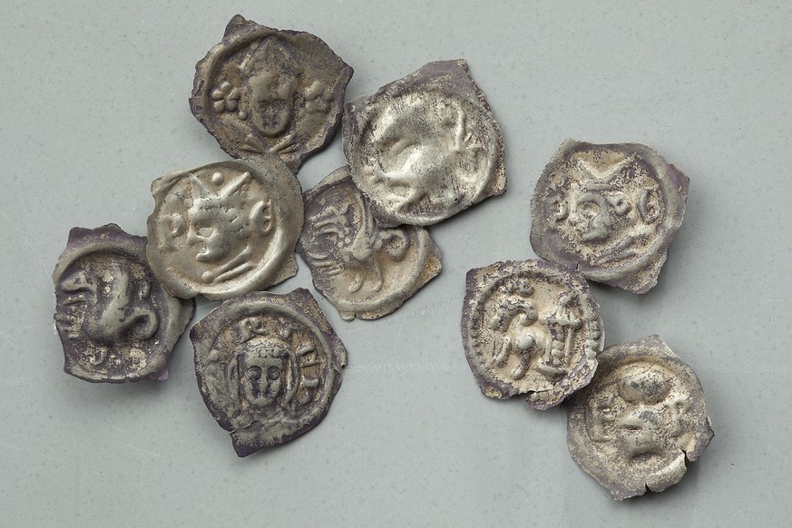 Die 238 Münzen, die geborgen wurden, stammen aus der Zeit um 1300.&nbsp;