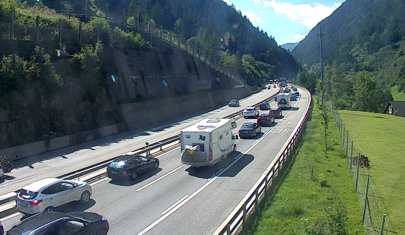 Stau vor dem Gotthard in Göschenen Fahrtrichtung Süden.