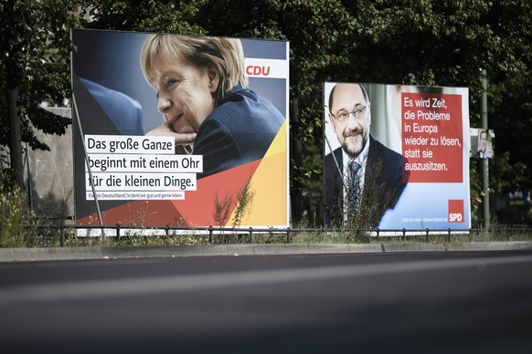 epa06173495 German Chancellor and Chairwoman of the German Christian Democratic Union (CDU) party, Angela Merkel (L) and her challenger, the leader of the German Social Democratic Party (SPD) and cand ...