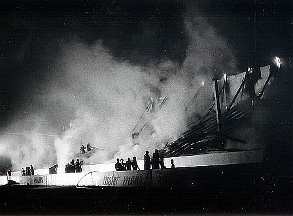 In der Nacht vom 13. auf den 14. Juni 1968 wurde der Hardturm angezündet. Nur dank eines Wunders überstand das Stadion den Anschlag, die Kosten beliefen sich auf 500'000 Franken. Es war nach 1934 bere ...