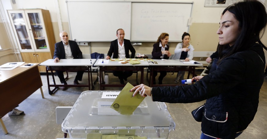 epa05910915 A young woman casts her vote at a polling station for a referendum on the constitutional reform in Istanbul, Turkey, 16 April 2017. The proposed reform, passed by Turkish parliament on 21  ...