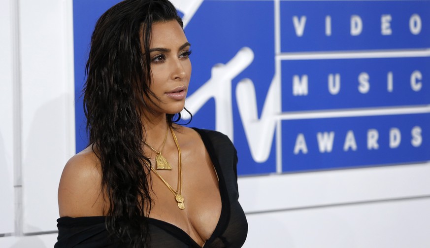 Kim Kardashian arrives at the 2016 MTV Video Music Awards in New York, U.S., August 28, 2016. REUTERS/Eduardo Munoz