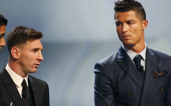 Barcelona&#039;s Lionel Messi (L) looks at Cristiano Ronaldo (R) during he Best Player UEFA 2015 Award ceremony during the draw ceremony for the 2015/2016 Champions League Cup soccer competition at Mo ...