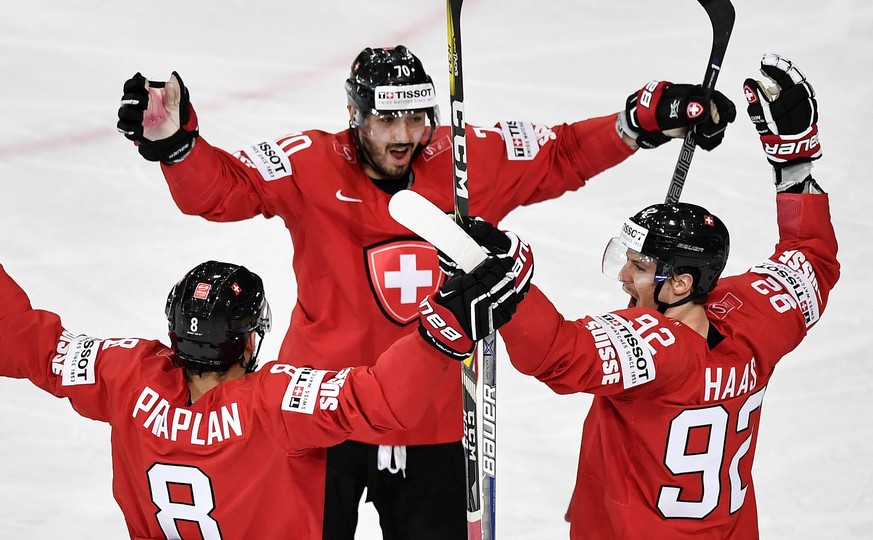 epa05953369 Switzerland’s Vincent Praplan, Denis Hollenstein and Gaetan Haas, from left, celebrate after the secon goal during their Ice Hockey World Championship group B preliminary round match betwe ...