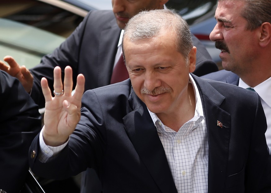 Da war der Optimismus noch gross: Präsident Erdogan bei der Stimmabgabe am Morgen.
