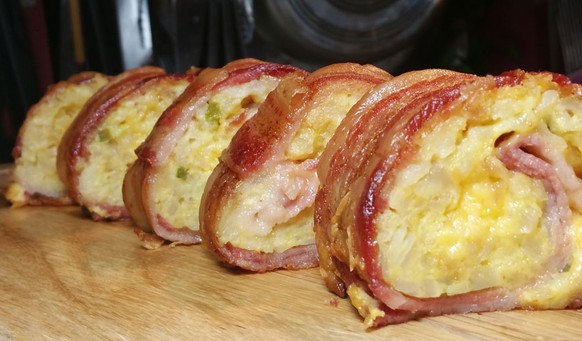 http://www.foodbeast.com/news/breakfast-sushi-roll/ speck omelette krokette jalapenos käse breakfast sushi