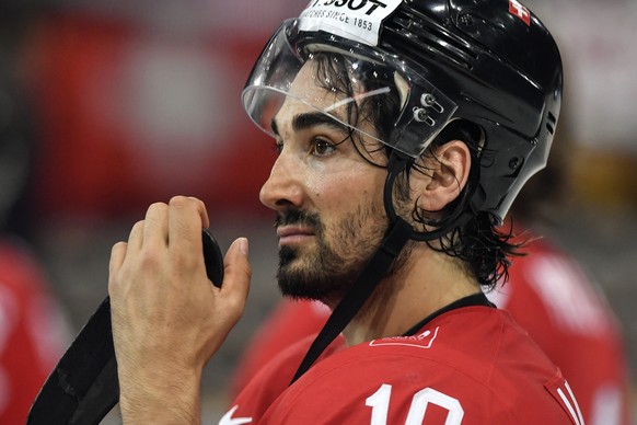 Switzerland’s Andres Ambuehl looks on during their Ice Hockey World Championship group B preliminary round match between Switzerland and Slovenia in Paris, France on Saturday, May 6, 2017. (KEYSTONE/P ...