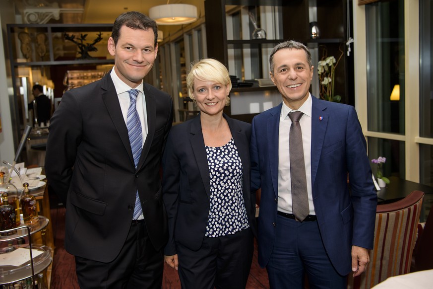 De gauche a droite, le conseiller d&#039;Etat genevois, Pierre Maudet, la conseillere nationale vaudoise, Isabelle Moret, et le conseiller national tessinois, Ignazio Cassis, posent apres une reunion  ...