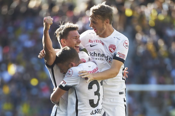 06.08.2016; Bern; Fussball Super League - BSC Young Boys - FC Thun; Christian Fassnacht (Thun), Stefan Glarner (Thun) und Joel Geissmann (Thun) jubeln nach dem Tor zum 1:1 (Daniela Frutiger/freshfocus ...