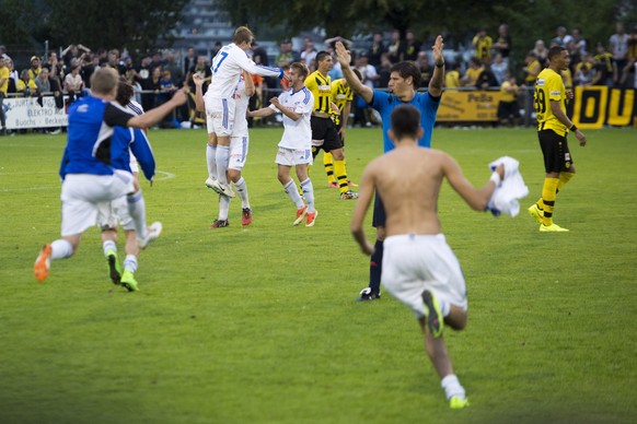 Die Spieler des SC Buochs jubeln nach der Sensation.