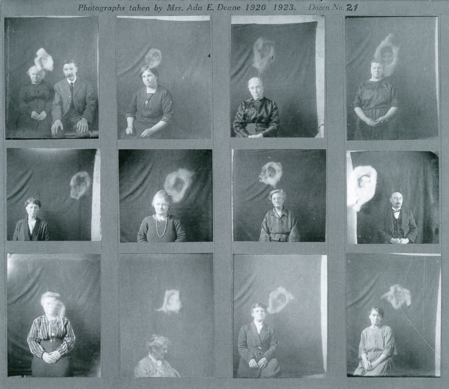 Ein paar Geister-Schnappschüsse der Hobby-Fotografin&nbsp;Ada Emma Deane, die am Ende als Betrügerin entlarvt werden konnte.&nbsp;