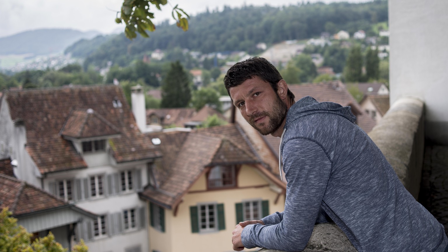 13.08.2014; Aarau; Fussball Super League - FC Aarau; Sven Luescher posiert in der Aarauer Altstadt (Andreas Meier/freshfocus