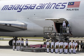 43 Malaysier kamen an Bord der Unglücks-Boeing um, 20 kamen nun nach Hause.&nbsp;