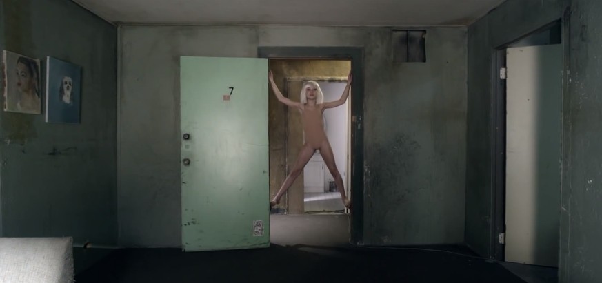 Da war noch alles in Ordnung: Maddie Ziegler in «Chandelier» von Sia.