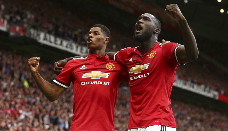 Manchester United&#039;s Romelu Lukaku, right, celebrates with Manchester United&#039;s Marcus Rashford after scoring his side&#039;s first goal of the game during the English Premier League soccer ma ...