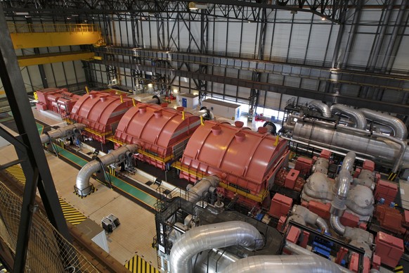 FILE PHOTO - General view of the machinery room inside the nuclear plant first section in Flamanville, France, April 8, 2011. REUTERS/Benoit Tessier/File photo