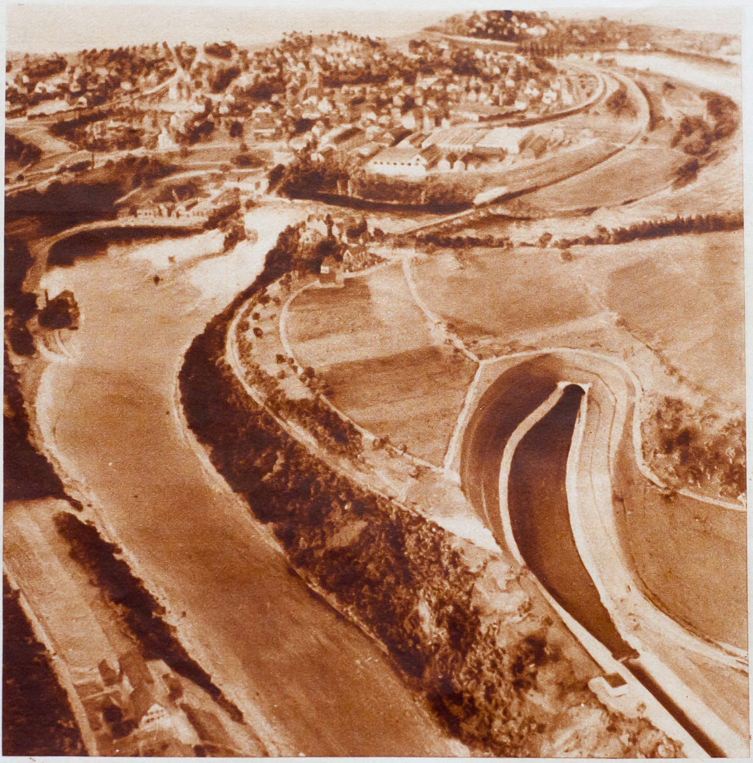 Mit Schleuse und Tunnel sollte der Rheinfall umschifft werden. Modell, ausgestellt an der Landi 1939.