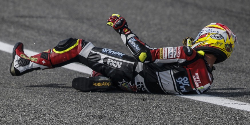 epa05946490 Swiss Moto2 rider Dominique Aegerter, of Suter team, falls as he competes during a free training session for Spain&#039;s GP race at Jerez de la Frontera race track, southern Spain, 06 May ...