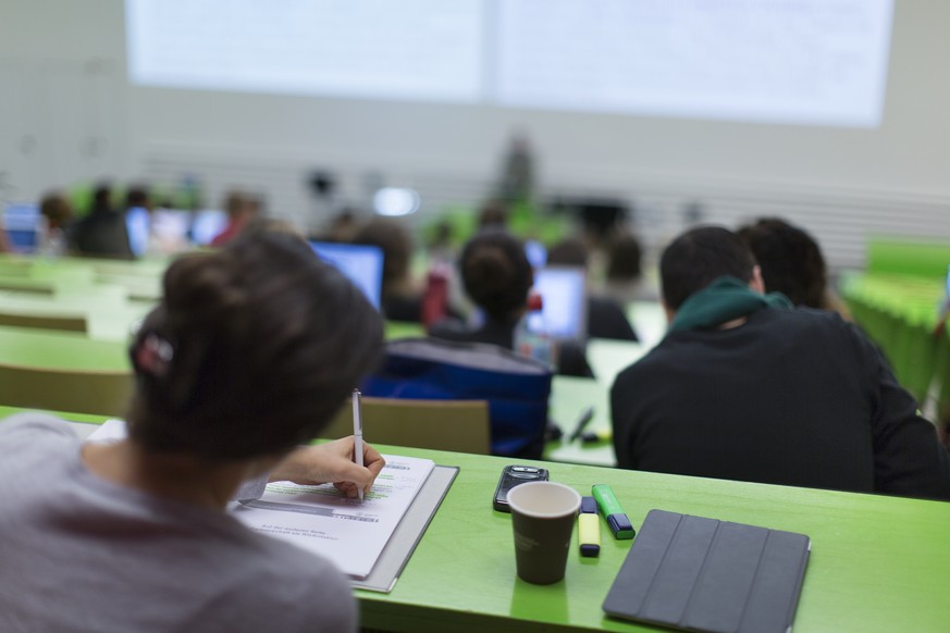 ZUR MELDUNG, DASS DER STAENDERAT IN DEN KOMMENDEN VIER JAHREN 395 MILLIONEN FRANKEN IN BILDUNG UND FORSCHUNG INVESTIEREN WILL, STELLEN WIR IHNEN AM DIENSTAG, 13. SEPTEMBER 2016, FOLGENDES ARCHIVBILD Z ...