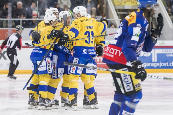 La joie du HC Davos après le but, lors du match du championnat suisse de hockey sur glace de National League LNA, entre le EHC Biel Bienne et le HC Davos ce vendredi, 24 fevrier 2017 a la Tissot Arena ...