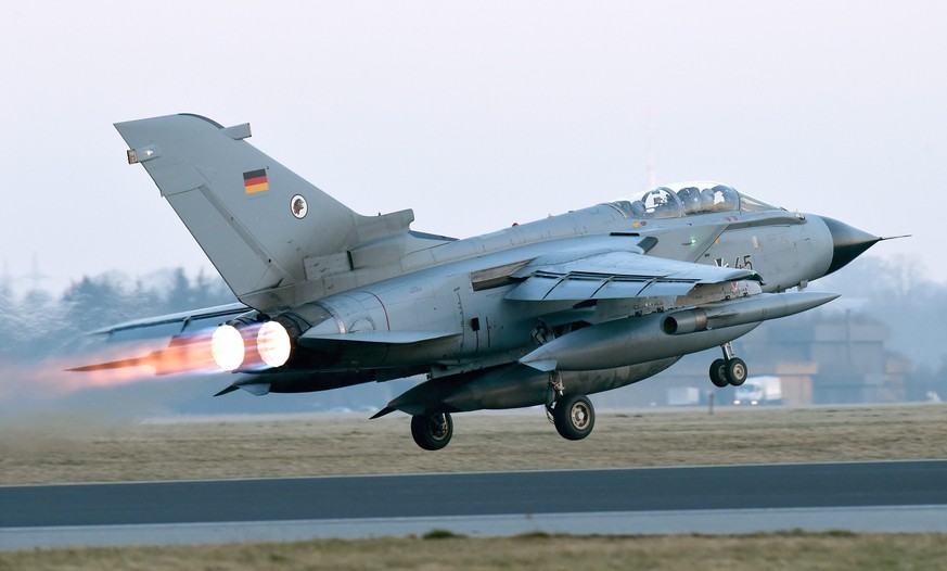 epa05088224 One of two German Air Force (Luftwaffe) &#039;Tornado&#039; reconnaissance jets takes off for the NATO air bace in Incirlik, Turkey, as part of their mission against the militant group of  ...