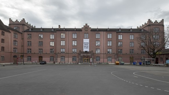 Der Bau der Kaserne, fotografiert in Basel am Donnerstag, 19. November 2015. Der Kasernenhauptbau soll durch eine Gesamtsanierung zu einem Kultur- und Kreativzentrum umgebaut werden. Dem Grossen Rat w ...
