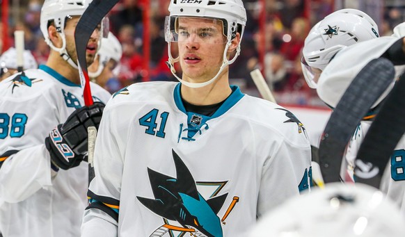 16.11.2014; Raleigh; Eishockey NHL - Carolina Hurricanes - San Jose Sharks;
Mirco Mueller (San Jose) (Andy Martin Jr./Zuma Sports Wire/freshfocus)