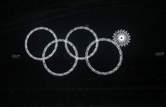 Die Panne bei der Eröffnungsfeier: Die Schneeflocke oben rechts verwandelte sich nicht in einen olympischen Ring.