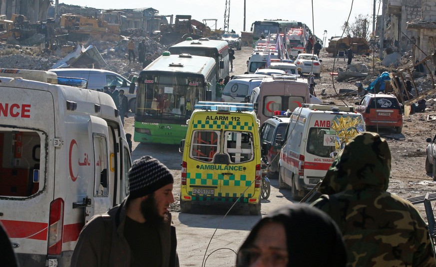 Ambulances and buses wait as they evacuate people from a rebel-held sector of eastern Aleppo, Syria December 15, 2016. REUTERS/Abdalrhman Ismail