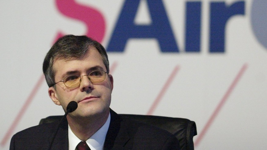 SAir-Group CFO Georges Schorderet, gets ready for the shareholders meeting of troubled SAir-Group, parent of Swissair, on Wednesday, April 25, 2001, in Zurich, Switzerland. (KEYSTONE/Steffen Schmidt)  ...
