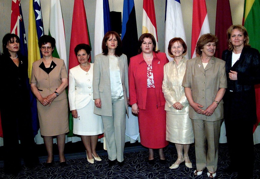 The First Ladies of Eastern and Central Europe pose for the family photo during the Summit of Public Education on Early Detection of Breast cancer in Zagreb on Thursday 08 May 2003.
(L-R) Rubena Moisi ...