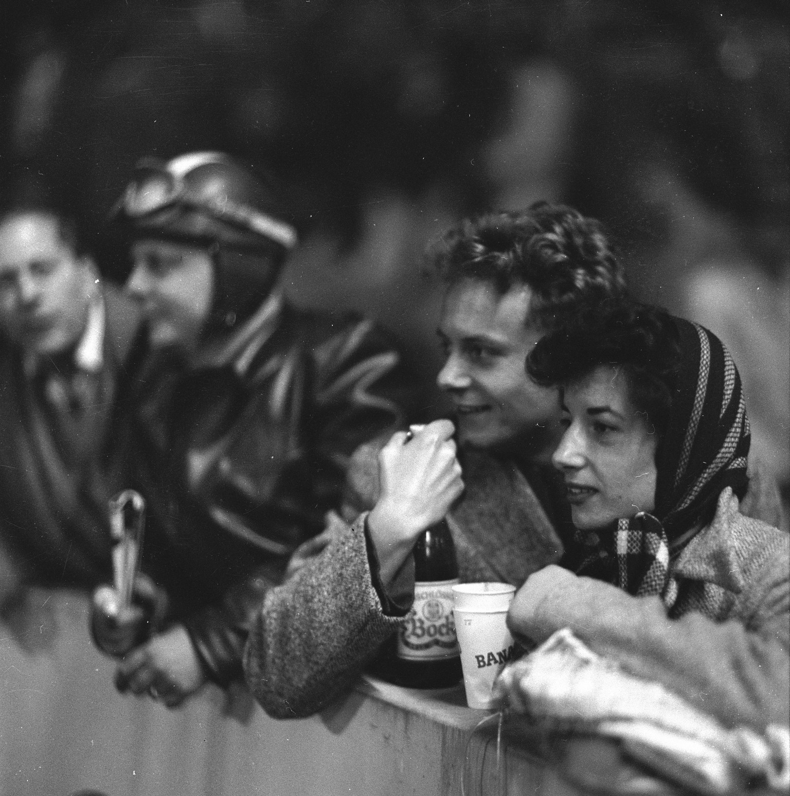 Hier noch eine Impression aus dem Fussballstadion von früher: Das Länder-Trainingsspiel Deutschland – Schweiz (2:1) am&nbsp;25.3.1958.