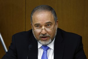 Aussenminister Avigdor Lieberman brach das Bündnis seiner Partei mit dem regierenden Lukid.&nbsp;