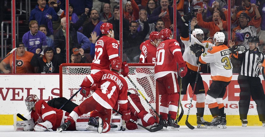 Philadelphia Flyers defenseman Mark Streit, second from right, celebrates his goal past Detroit Red Wings goalie Petr Mrazek, left, with teammate Wayne Simmonds during the third period of an NHL hocke ...