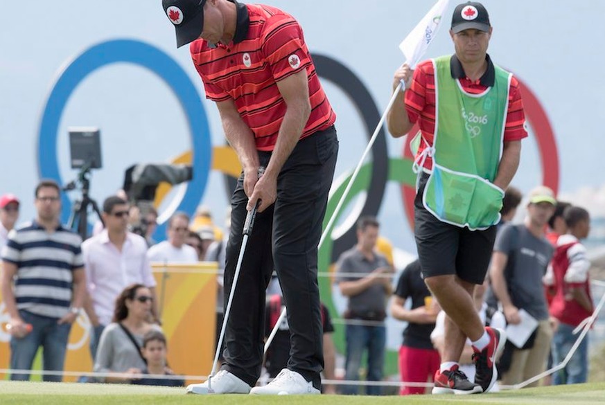 Der kanadische Graham DeLaet mit seinem Caddy Ray Whitney im Hintergrund.