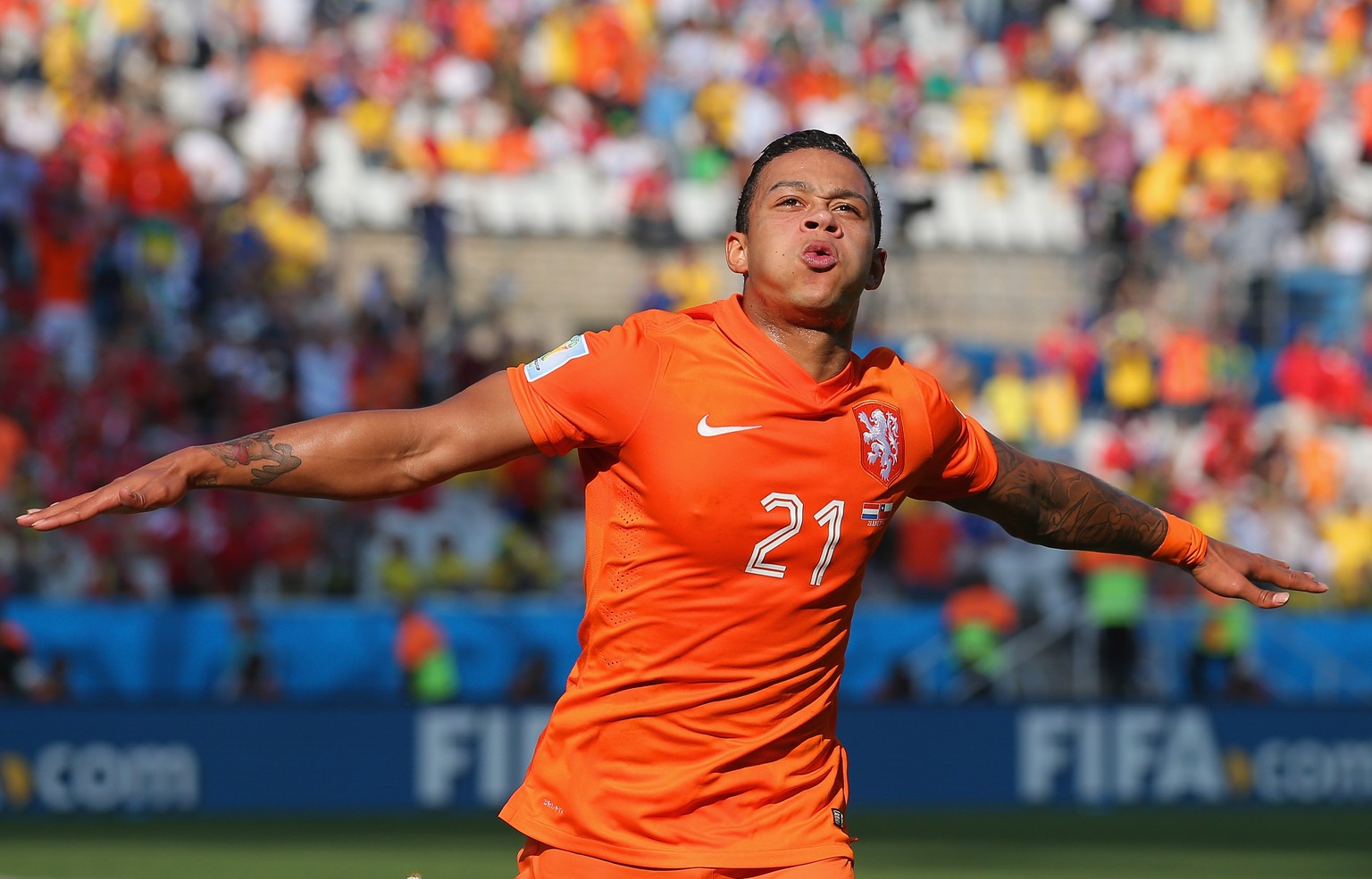 Memphis besiegelt mit seinem Tor den Gruppensieg Hollands.