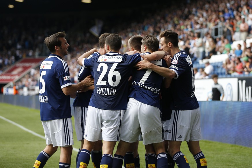 Grund zum Jubeln: Der FC Luzern feiert das 2:0 durch Alain Wiss.