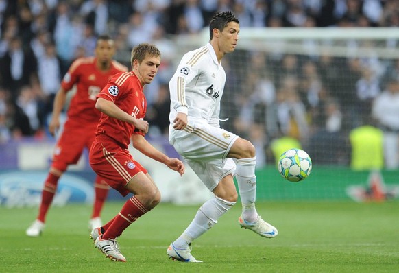 Philipp Lahm bedrängt Cristiano Ronaldo im Champions-League-Halbfinal 2012.