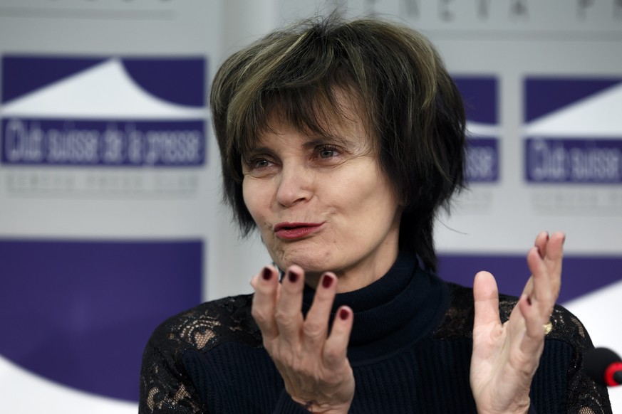 Micheline Calmy-Rey, ehemalige Bundesraetin der Schweiz, beantwortet Fragen der Medienschaffenden, währen einer Pressekonferenz im Geneva Press Club, CSP, in Genf, Schweiz, am Dienstag, 11. Februar 20 ...