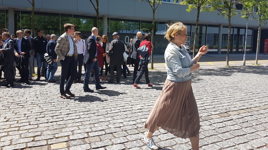 Ständig in Bewegung: Kathrin Bertschy (r.) am Fraktionsausflug der Grünliberalen.