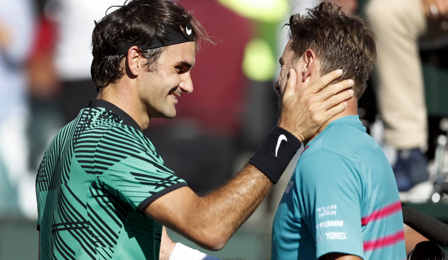 epa05858991 Roger Federer of Switzerland (L) meets Stan Wawrinka of Switzerlad (R) at the net following the men&#039;s final match at the 2017 BNP Paribas Open tennis tournament at the Indian Wells Te ...